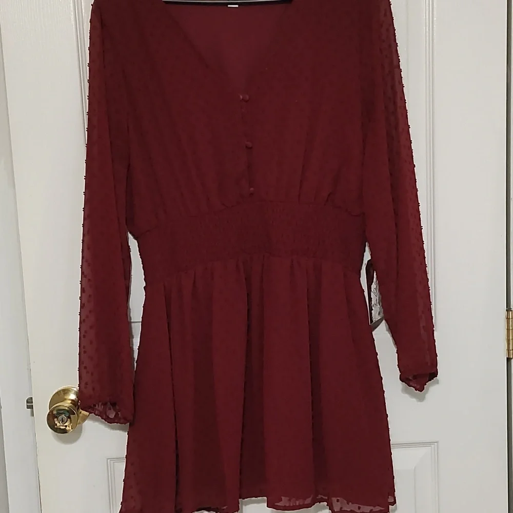 Dresses - Picture 1 of 4